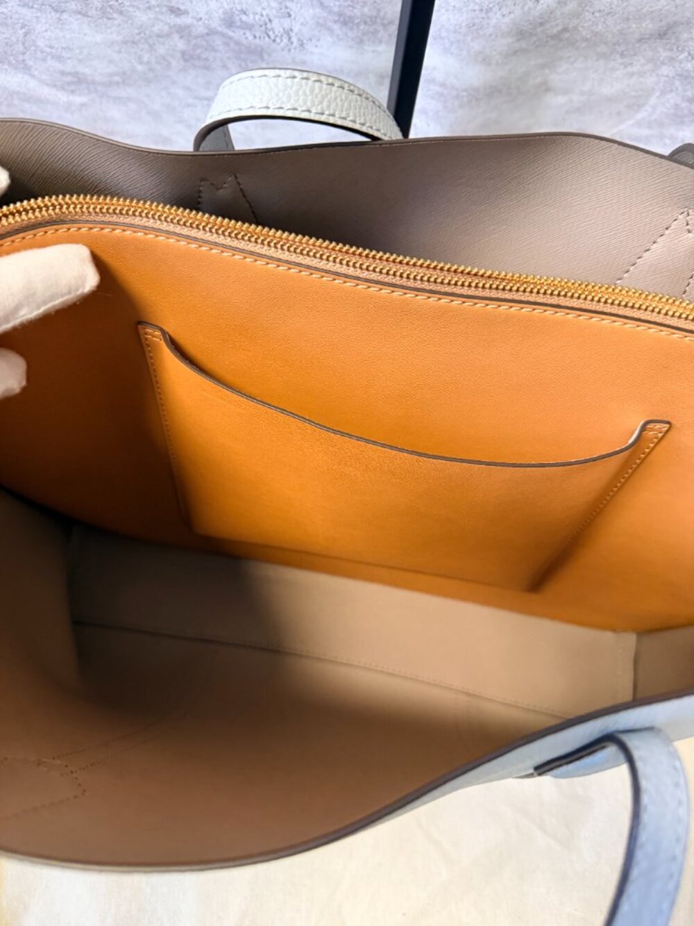Tory Burch Perry triple-compartment tote - feather gray - Picture 9 of 12
